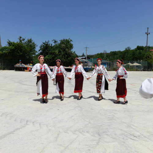 Festivalul folcloric &quot;Flori de Tei&quot; a adus bucurie la Rădești