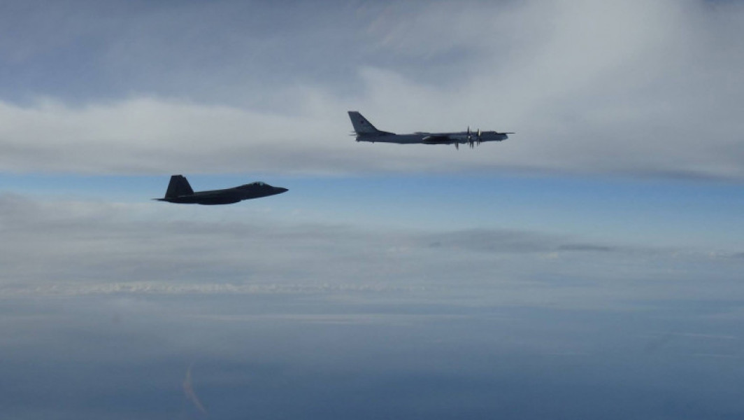 Bombardiere rusești și chineze interceptate de NORAD în apropiere de Alaska