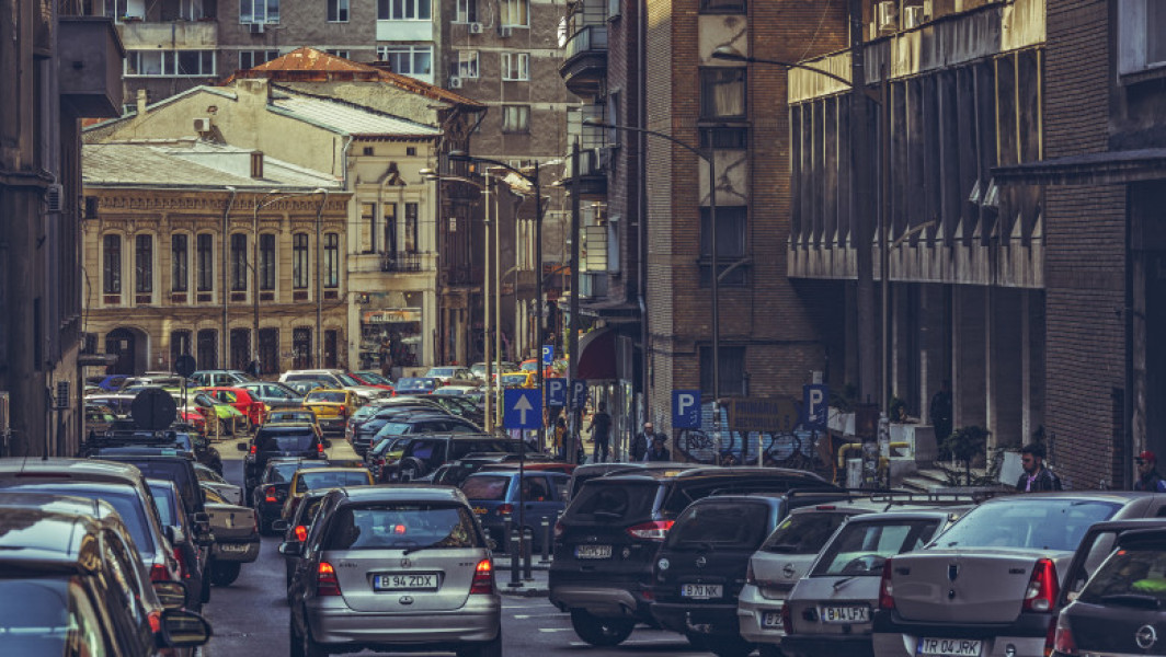 Guvernul retrage proiectul de taxe noi pentru circulația în marile orașe