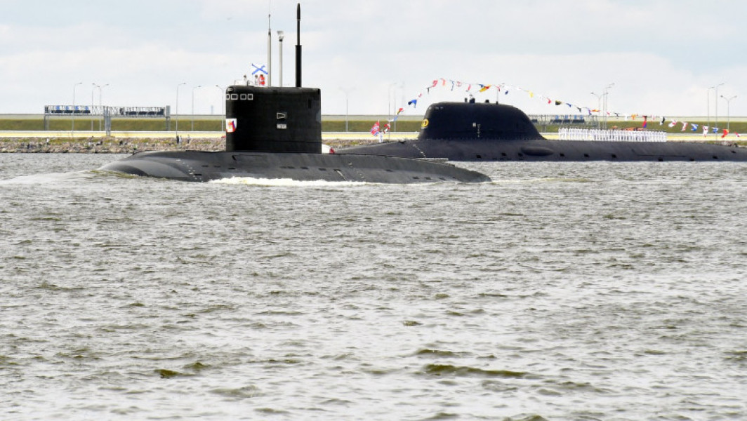 Rusia desfășoară trei submarine echipate cu rachete de croazieră în Marea Neagră