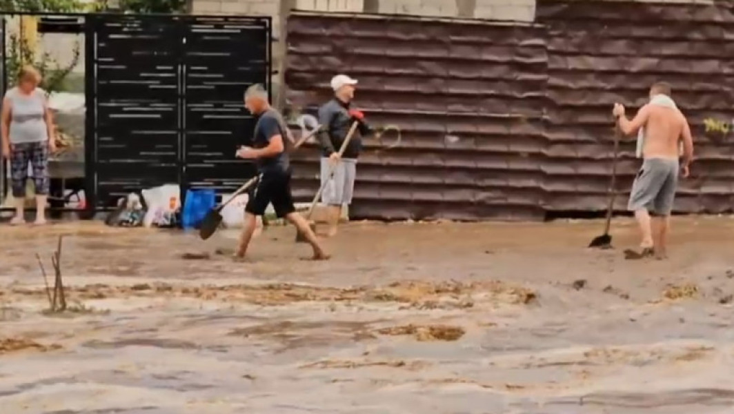 Potop pe litoralul românesc în plin sezon al concediilor