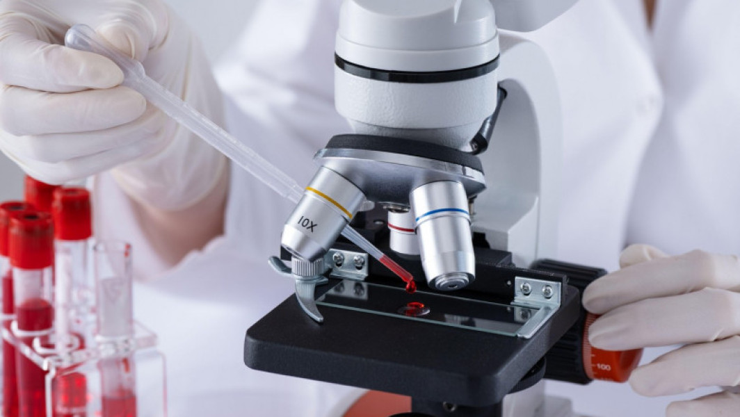 Un nou caz de vindecare de HIV prin transplant de celule stem