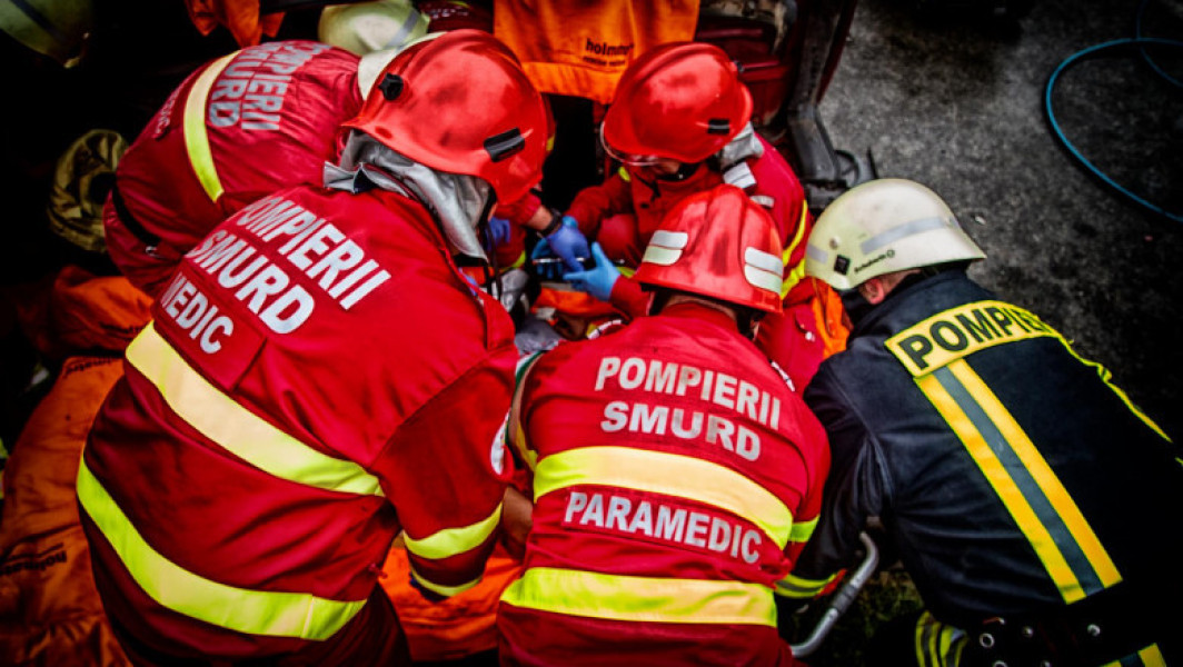 Accident grav în Suceava: două persoane decedate și opt răniți