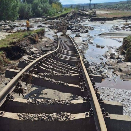 Trenurile pe ruta Galați - Bârlad sunt suspendate din cauza inundațiilor