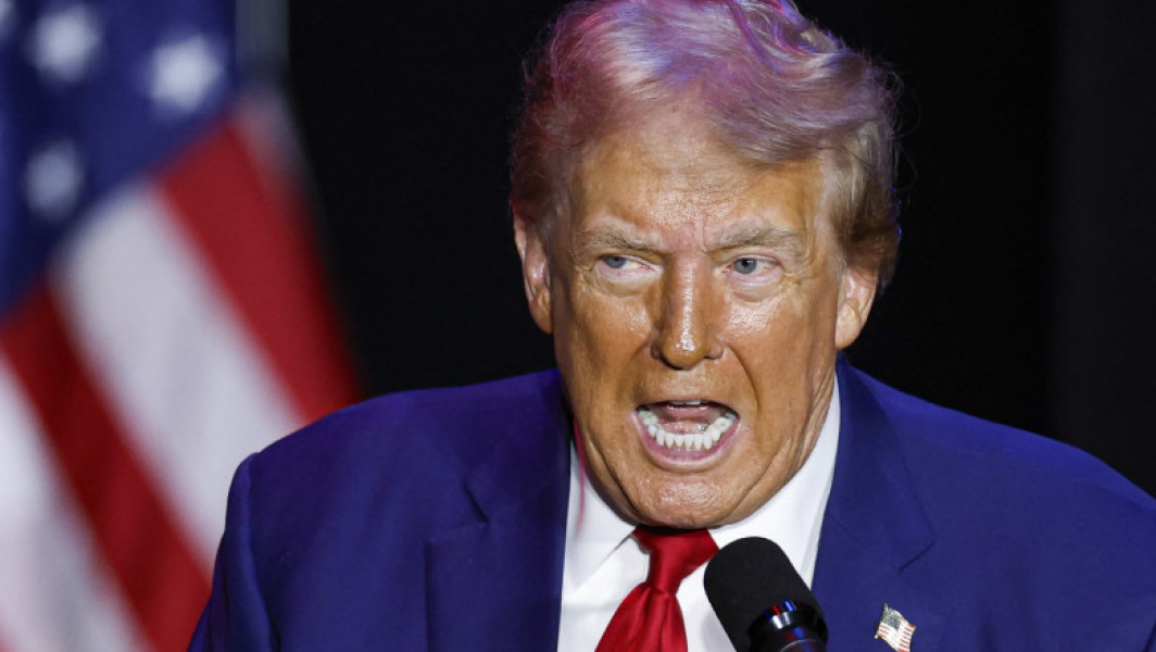 Donald Trump își atacă din nou adversarii într-un miting de campanie