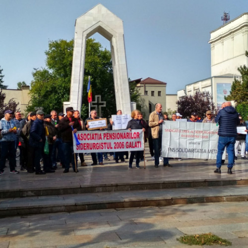 Protest al pensionarilor siderurgiști la Galați împotriva legii pensiilor