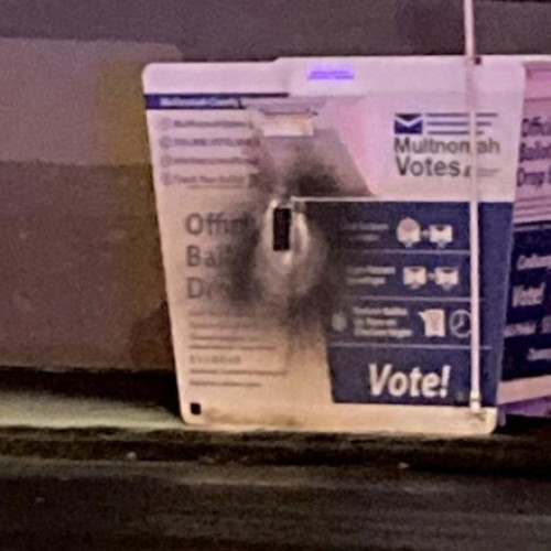 Anchete deschise după incendierea unor urne de vot în Portland și Vancouver