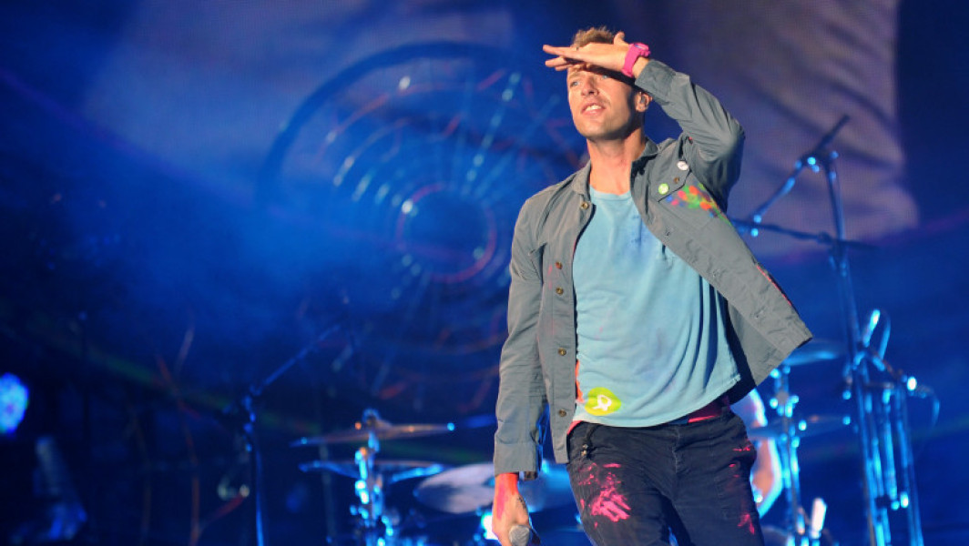 Chris Martin, solistul Coldplay, a căzut din scena în timpul unui concert la Melbourne