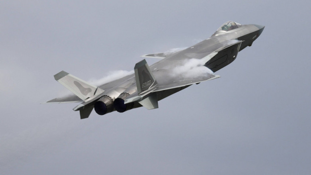 Dezvăluiri de la Salonul Aeronautic Zhuhai: Detalii intrigante despre avionul de luptă stealth J-20 al Chinei