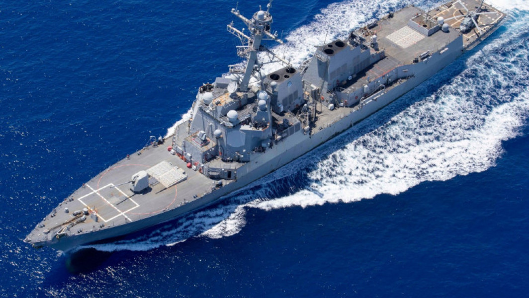 Marina americană respinge un atac al rebelilor Houthi în largul coastelor Yemenului