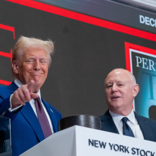 Donald Trump deschide Bursa de Valori din New York după ce a fost desemnat "Omul Anului"