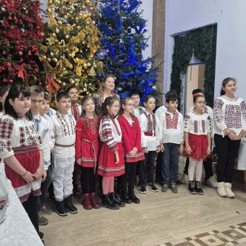 Elevii de la Școala Gimnazială Nr. 5 onorează tradițiile populare de Crăciun
