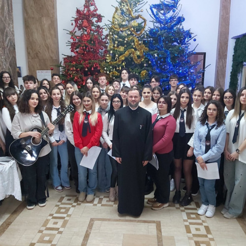Corul Colegiului Național &quot;Alexandru Ioan Cuza&quot; din Galați încântă prin colinde