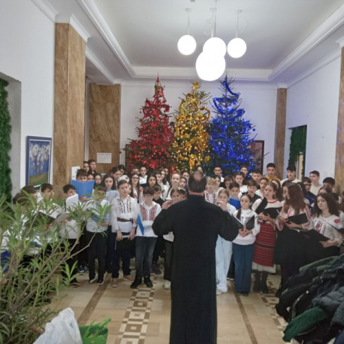 Corul &quot;Angelis&quot; a încântat cu un program de colinde