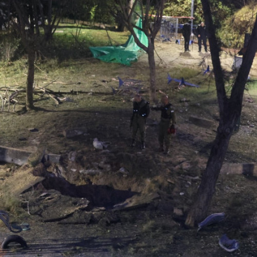 Racheta lansată din Yemen aterizează într-un parc din Israel, provocând răni