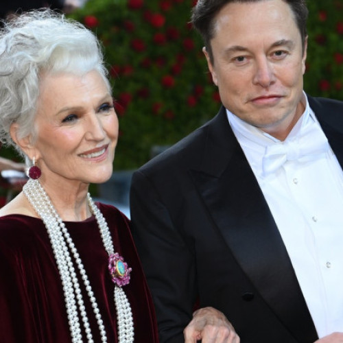 Maye Musk, figura fetis în China, inspiră cu povestea sa de viață