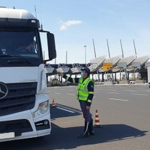 Sofer român de TIR prins în Italia cu marfă de lux furată