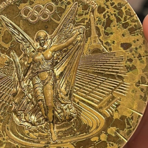Inotătorii olimpici din Franța se plâng de deteriorarea medaliilor de bronz