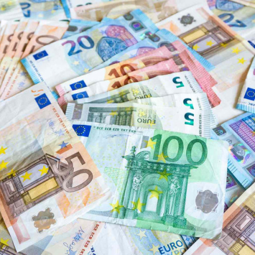 Leul stabilește o evoluție constantă față de euro în penultima ședință a anului