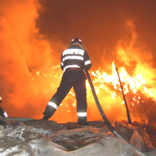 Alertă la Tecuci: flăcările cuprind patru imobile