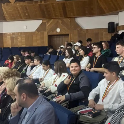 Două echipe de la Colegiul Național Vasile Alecsandri premiate la concursul &quot;Vocea ta e soluția&quot;