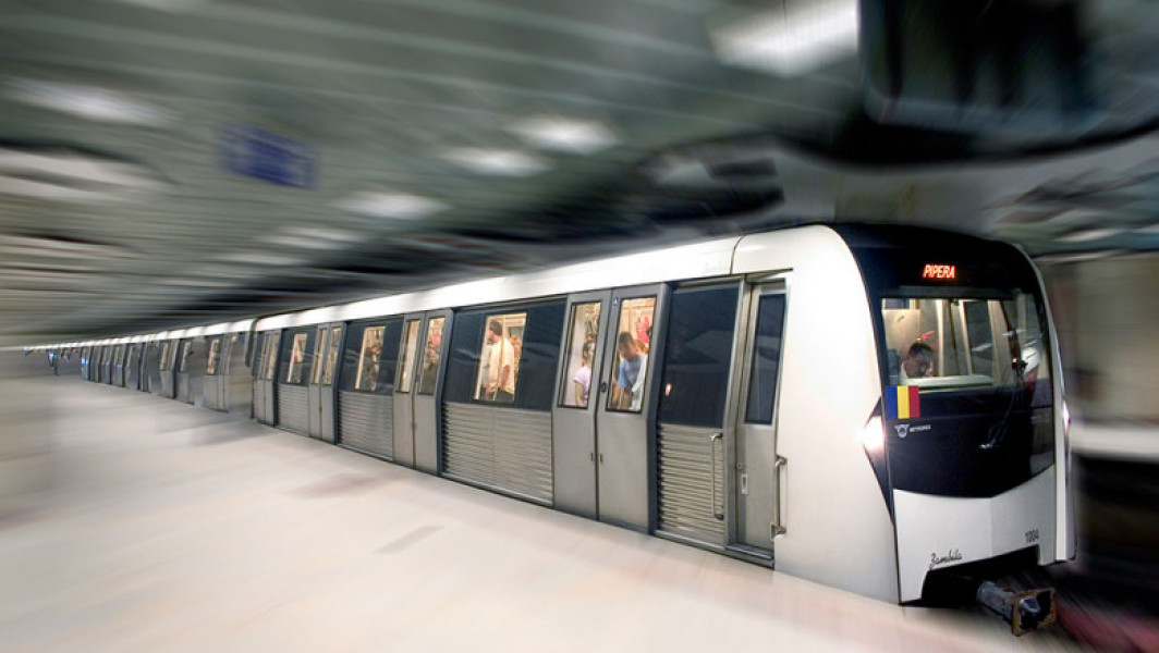 Video de inconștiență la metrou: un tânăr filmat în timpul călătoriei.