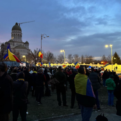 Proteste la Parlament după respingerea candidaturii lui Călin Georgescu