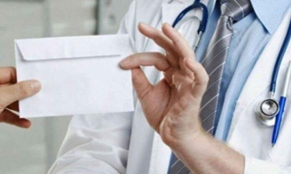Procurorii deschid acțiune penală împotriva a doi medici