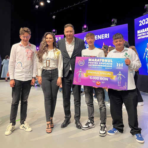 Echipa liceului de arte din Galați a câștigat un premiu special la finala Maratonului pentru Educație Antreprenorială, potrivit site-ului viata-libera.ro. Distincția pentru „Cea mai puternică influență Coach &amp; Mentor în Leadership și Dezvoltare Business” a fost acordată pentru viziunea, determinarea și curajul echipei galatene de-a lungul competiției.