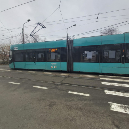 Accident rutier grav pe strada Oțelarilor: Tramvai și autoturism implicate în coliziune