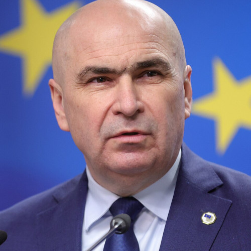 Un fost polițist și profesor de istorie critică dur sistemul politic român