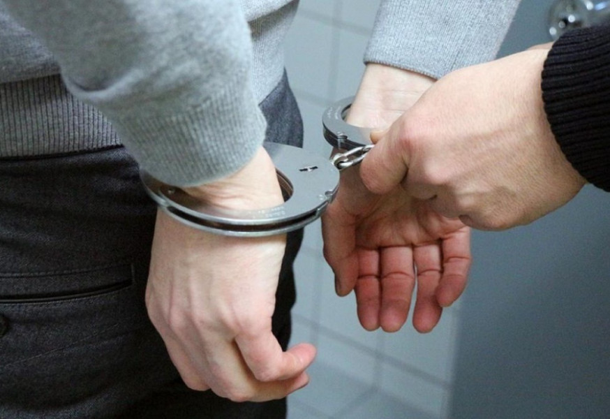 Cinci persoane cu mandate aduse în țară, printre care un tânăr din Galați urmărit internațional