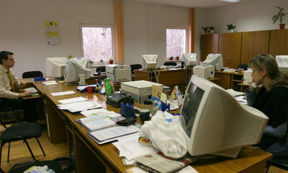 Premierul Bolojan cere tăieri de posturi în Galați, reacții contradictorii