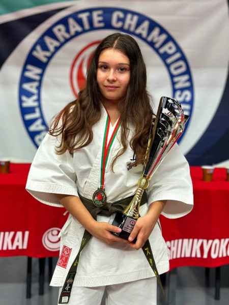 Crina Stase devine campioană balcanică la karate Kyokushin