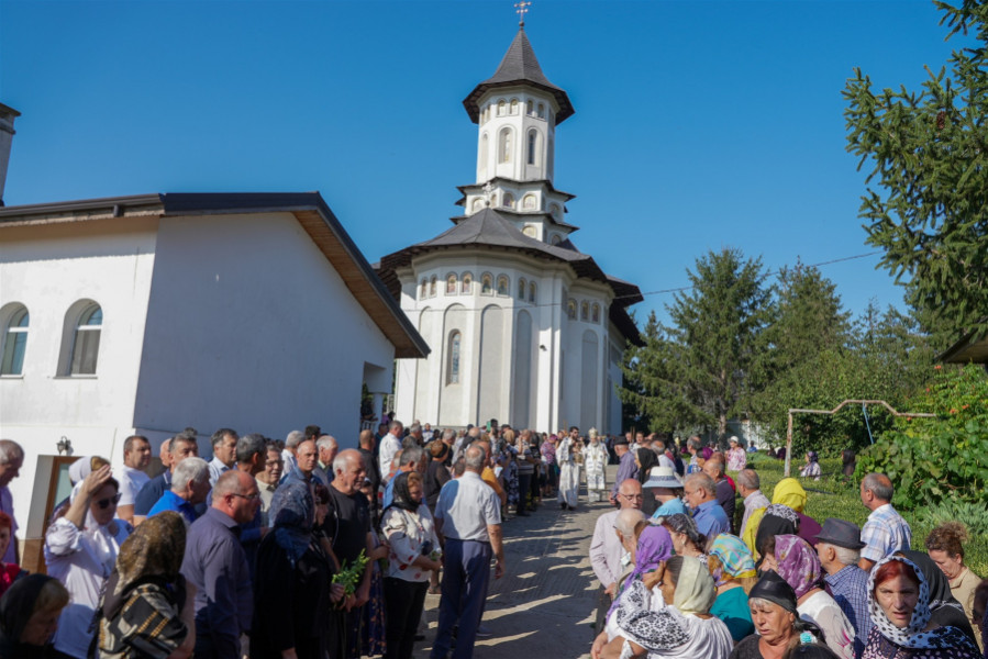Hramul Maicii Domnului la Mănăstirea Cudalbi, cu soborul ierarhilor