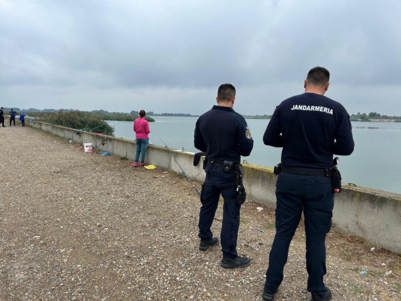 Jandarmii verifică pescarii; 25 legitimate, 10 avertismente la Movileni
