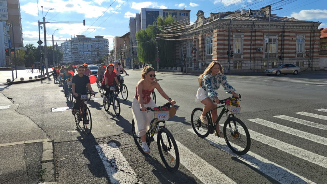 Skirt Bike Galați aduce eleganța și feminitatea pe străzile orașului
