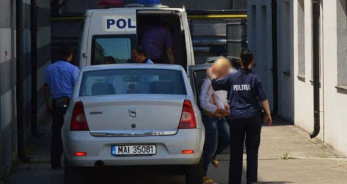 Adolescentă trimisă în arest pentru tâlhărie și violențe la Grivița