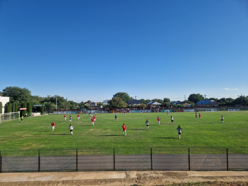 Continuă meciurile în ligile județene de fotbal și etapele din handbal la Galați