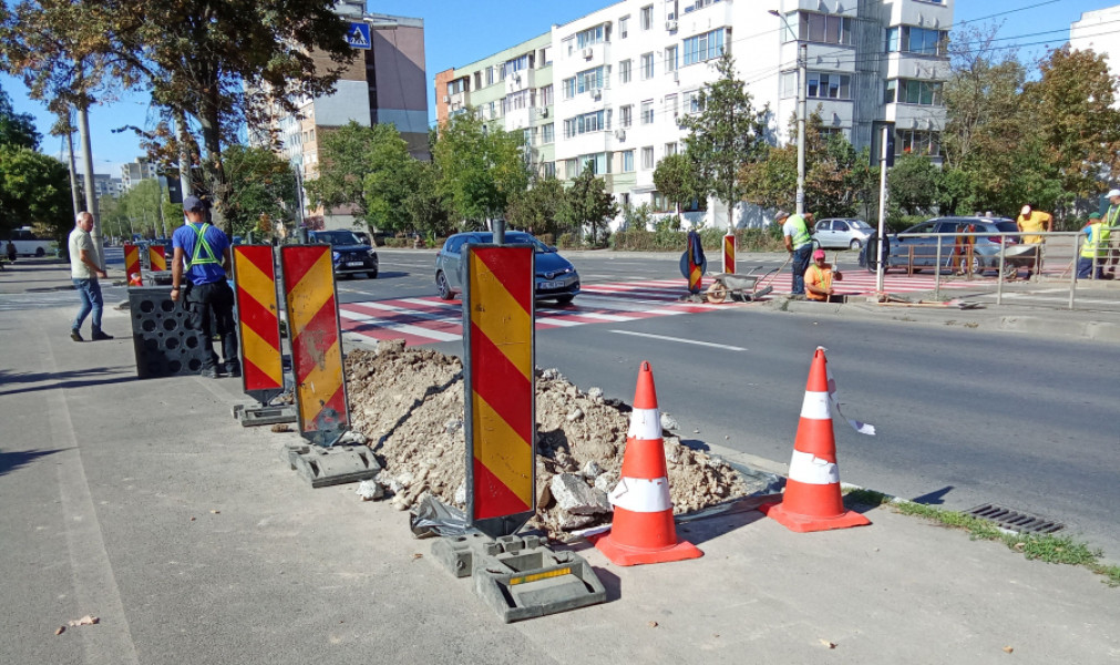 Semafore pentru tramvaie, nu pentru pietoni, pe strada Oțelarilor din Galați