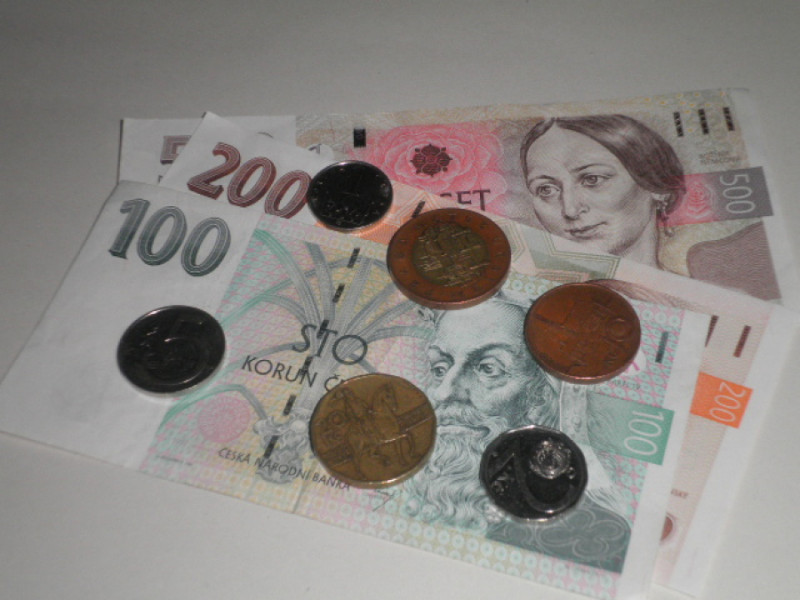 Leul se depreciază cu 2%, în timp ce alte monede din regiune se apreciază