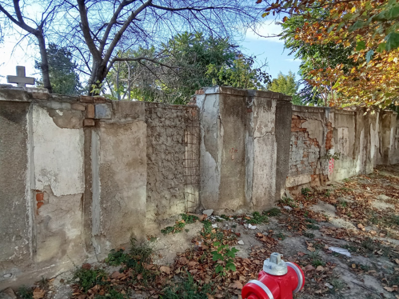 O licitație pentru demolarea gardului Cimitirului „Eternitatea” în ciuda nemulțumirilor cetățenilor