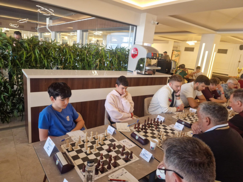 Performanțe ale sportivilor gălățeni la competiții naționale de șah, baschet și volei