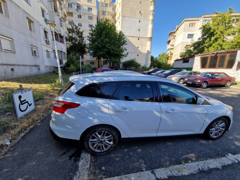 Controverse privind locurile de parcare pentru persoanele cu dizabilități în Galați