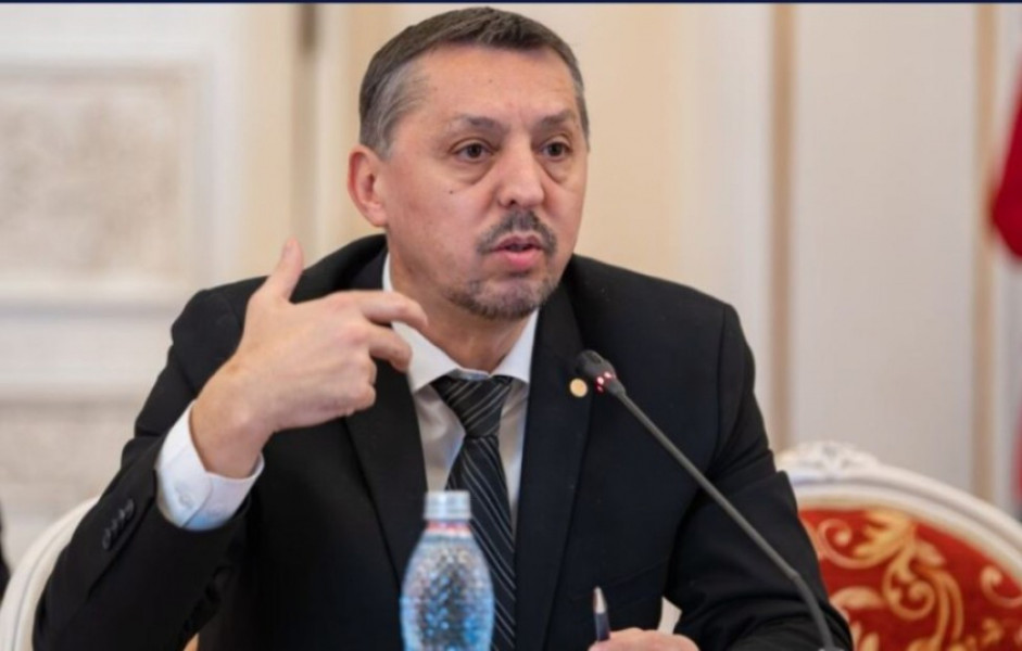 Ministrul Daniel David interzice excursiile costisitoare în școli și sprijină activități educative