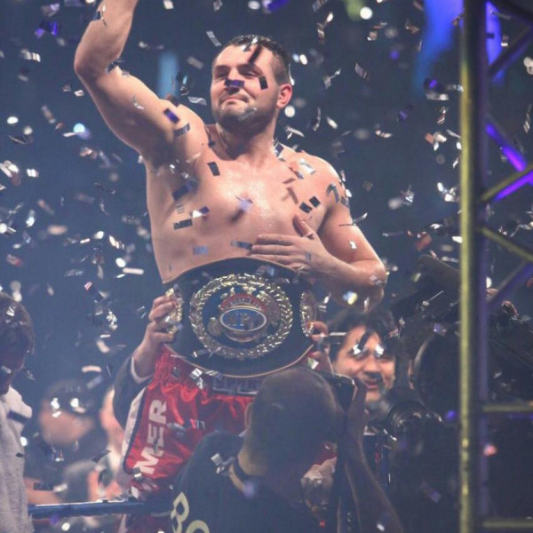 Christian Hammer învinge prin KO la gala de box Dracula Boxing Show de la Brașov
