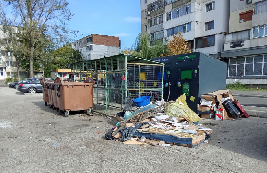 Gălățean cu handicap reclamă amplasarea incomodă a insulei ecologice digitale