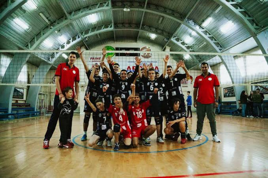 CSM Arcada domină turneul Under 17 la volei la Galați