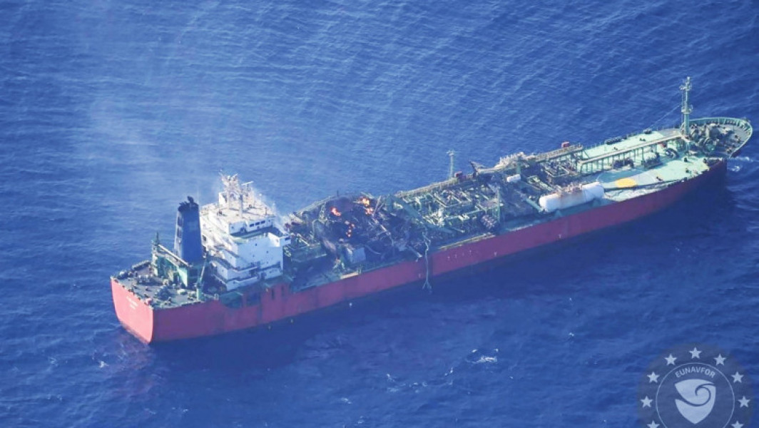 Operaţiune de salvare în Golful Aden după explozia petrolierului MV Falcon