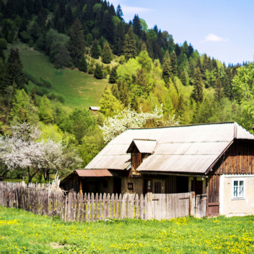 Românii pot cere intabularea terenului aferent locuințelor construite înainte de 1990